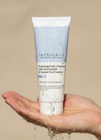 Hydrating daily cleanser with niacinemide & natural oat comfort